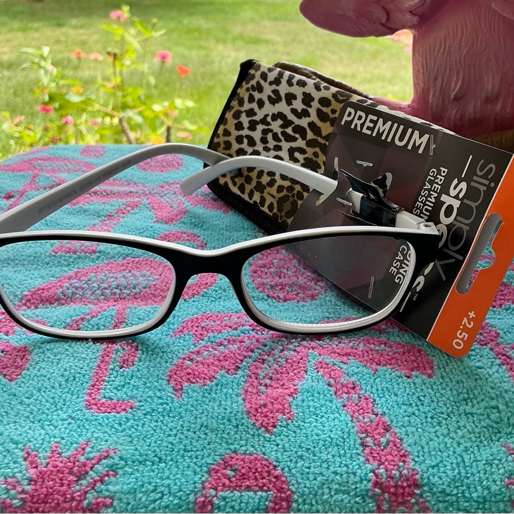 Simply Spec Black and White Reading Glasses